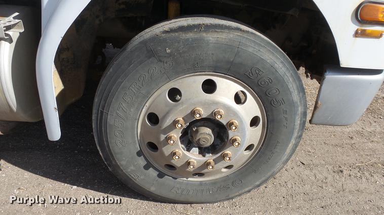 image for item DC0618 2001 Freightliner FL-1 semi truck