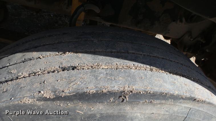 image for item DC0618 2001 Freightliner FL-1 semi truck