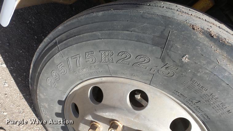 image for item DC0618 2001 Freightliner FL-1 semi truck