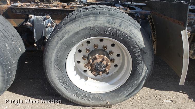 image for item DC0618 2001 Freightliner FL-1 semi truck