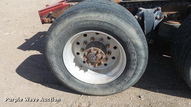 image for item DC0618 2001 Freightliner FL-1 semi truck