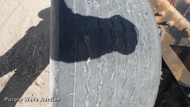 image for item DC0618 2001 Freightliner FL-1 semi truck