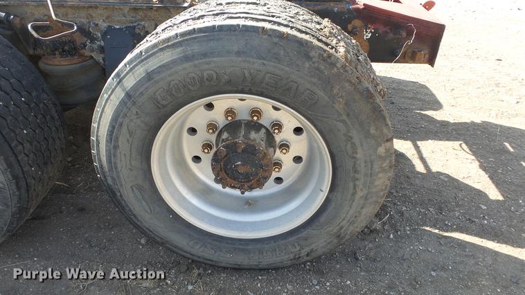 image for item DC0618 2001 Freightliner FL-1 semi truck