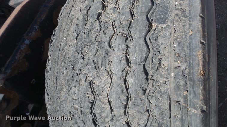 image for item DC0618 2001 Freightliner FL-1 semi truck