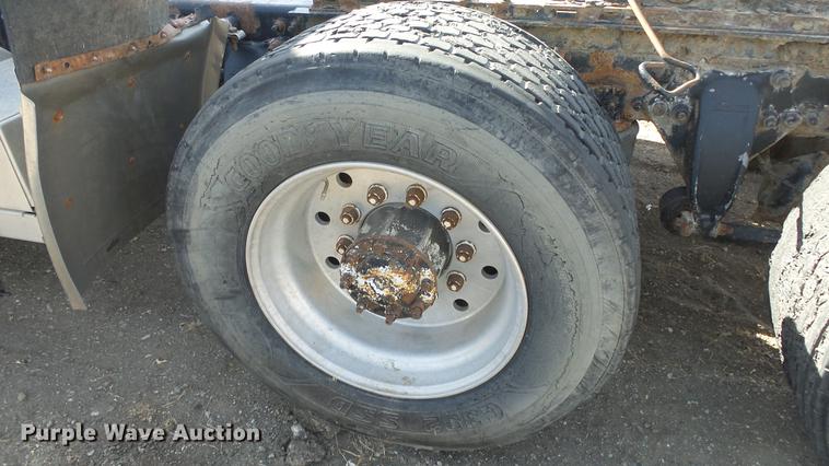 image for item DC0618 2001 Freightliner FL-1 semi truck