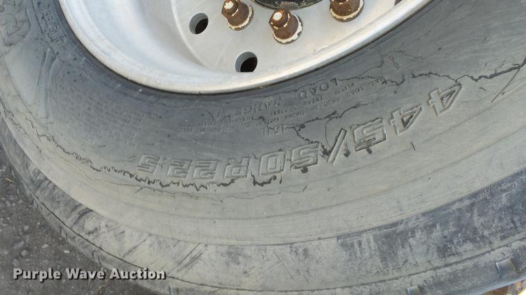 image for item DC0618 2001 Freightliner FL-1 semi truck