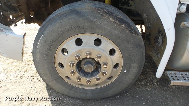 image for item DC0618 2001 Freightliner FL-1 semi truck