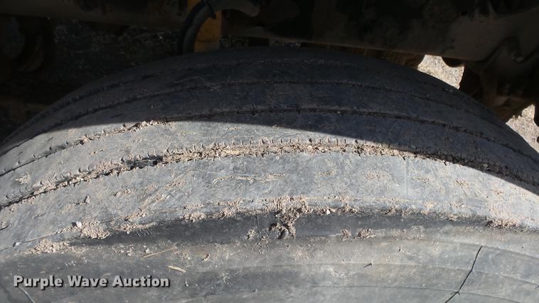 image for item DC0618 2001 Freightliner FL-1 semi truck