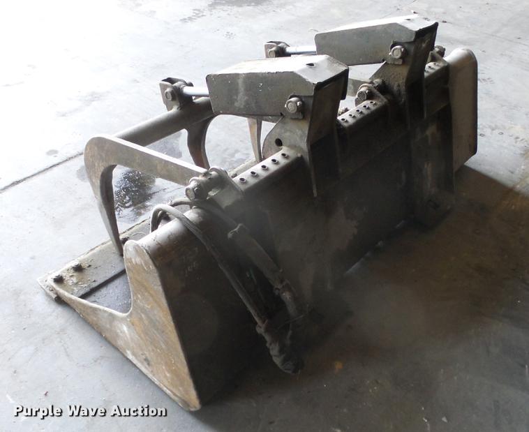 image for item DC0621 Bobcat skid steer grapple bucket