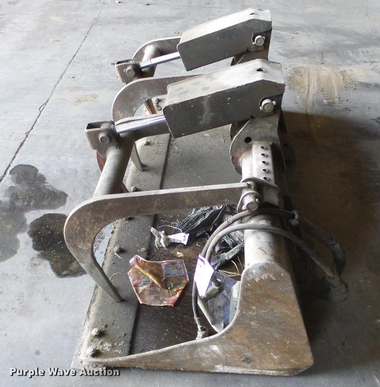 image for item DC0621 Bobcat skid steer grapple bucket