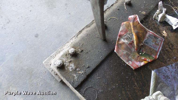 image for item DC0621 Bobcat skid steer grapple bucket