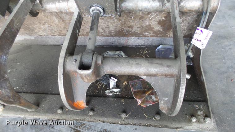 image for item DC0621 Bobcat skid steer grapple bucket