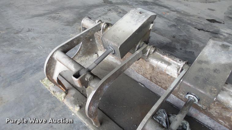 image for item DC0621 Bobcat skid steer grapple bucket