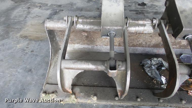 image for item DC0621 Bobcat skid steer grapple bucket