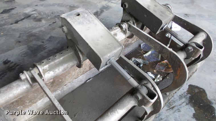 image for item DC0621 Bobcat skid steer grapple bucket