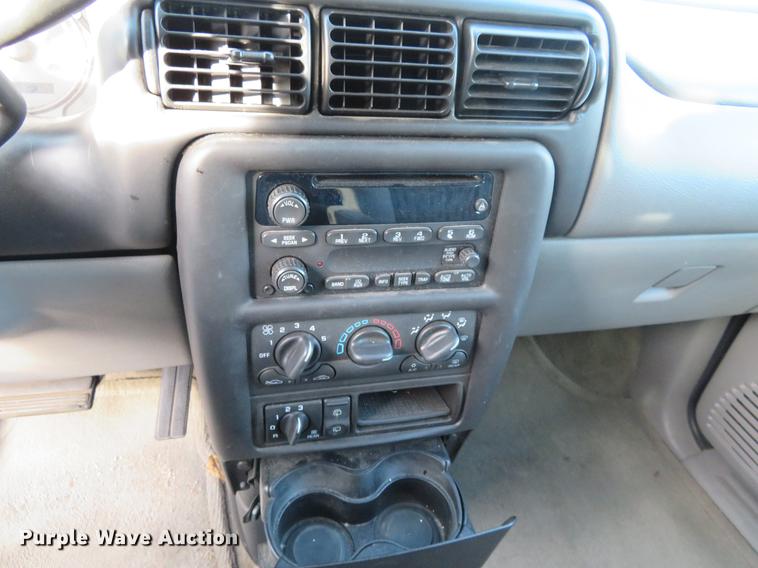 image for item DC0875 2004 Chevrolet Venture LS van