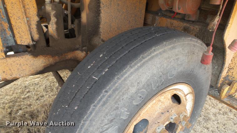 image for item DC5661 1992 Rosco SPR-H chip spreader