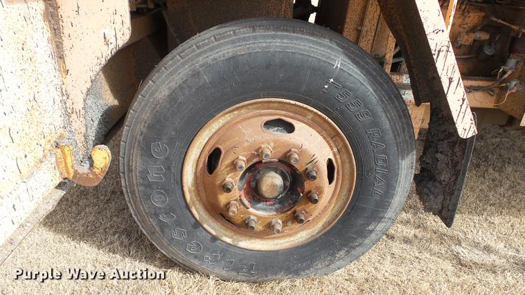 image for item DC5661 1992 Rosco SPR-H chip spreader