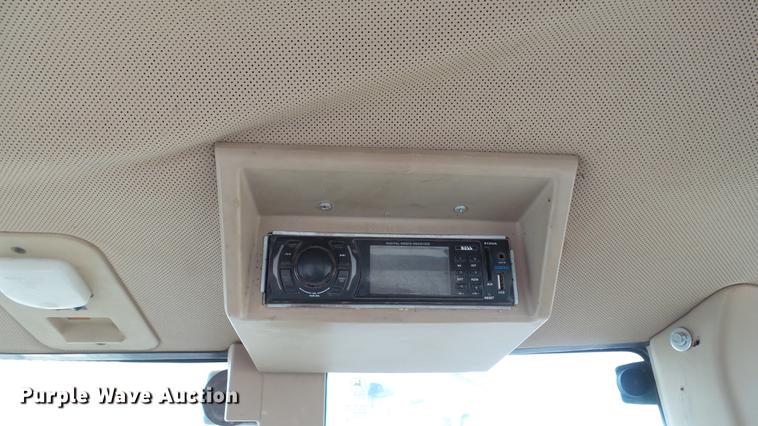 image for item DC5668 1998 John Deere 6410 MFWD tractor