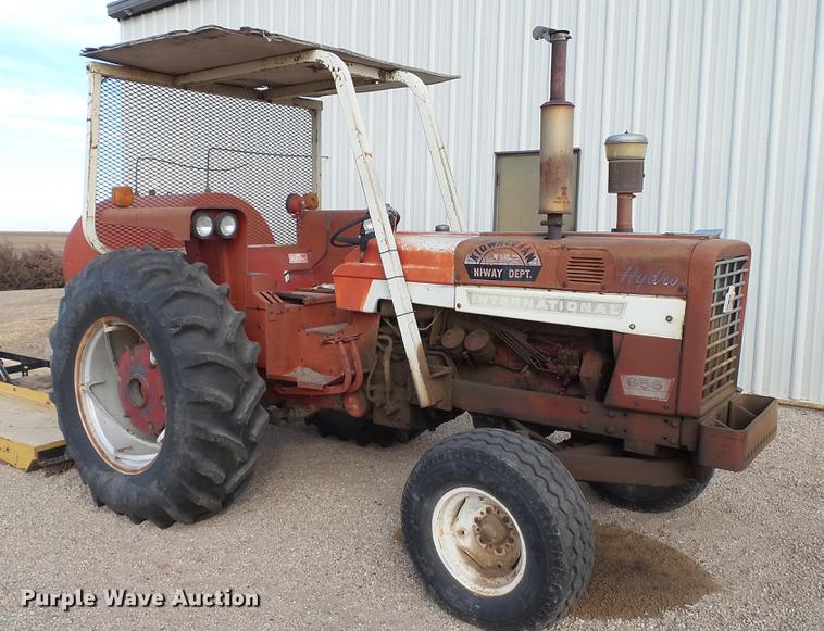 image for item DC5672 1972 International 656 tractor