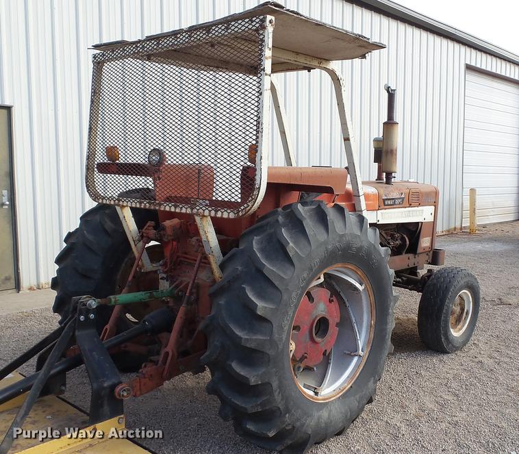 image for item DC5672 1972 International 656 tractor