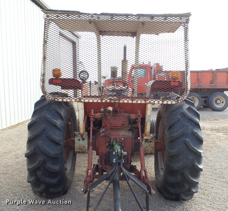 image for item DC5672 1972 International 656 tractor