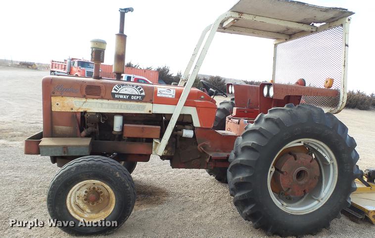 image for item DC5672 1972 International 656 tractor
