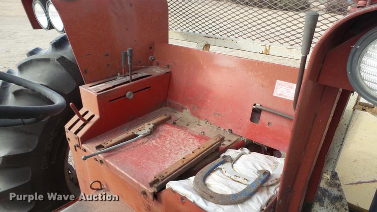 image for item DC5672 1972 International 656 tractor