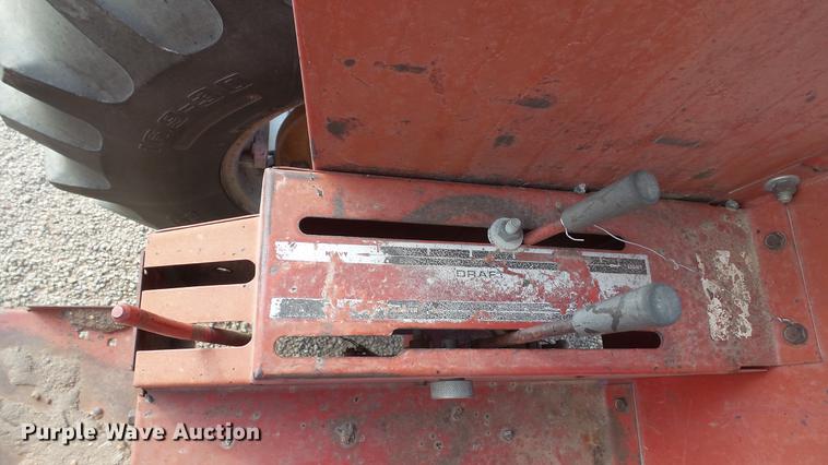 image for item DC5672 1972 International 656 tractor