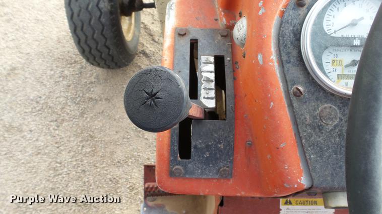 image for item DC5672 1972 International 656 tractor