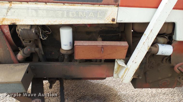 image for item DC5672 1972 International 656 tractor