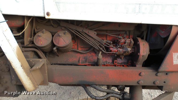 image for item DC5672 1972 International 656 tractor