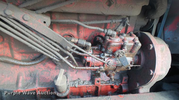 image for item DC5672 1972 International 656 tractor