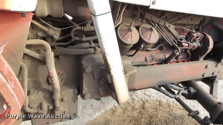 image for item DC5672 1972 International 656 tractor