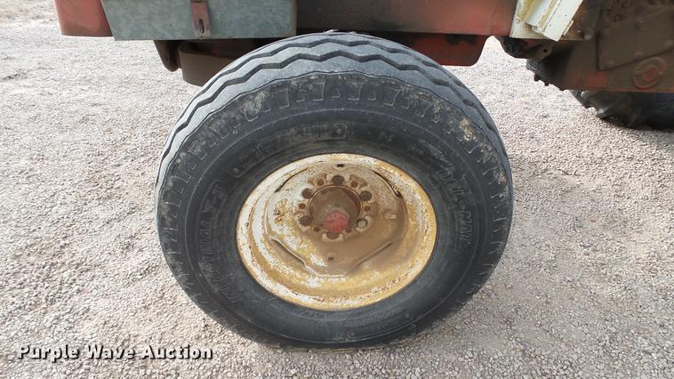 image for item DC5672 1972 International 656 tractor