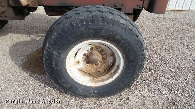 image for item DC5672 1972 International 656 tractor