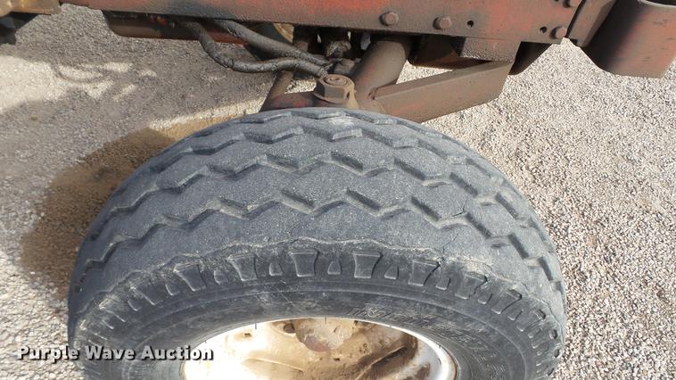 image for item DC5672 1972 International 656 tractor