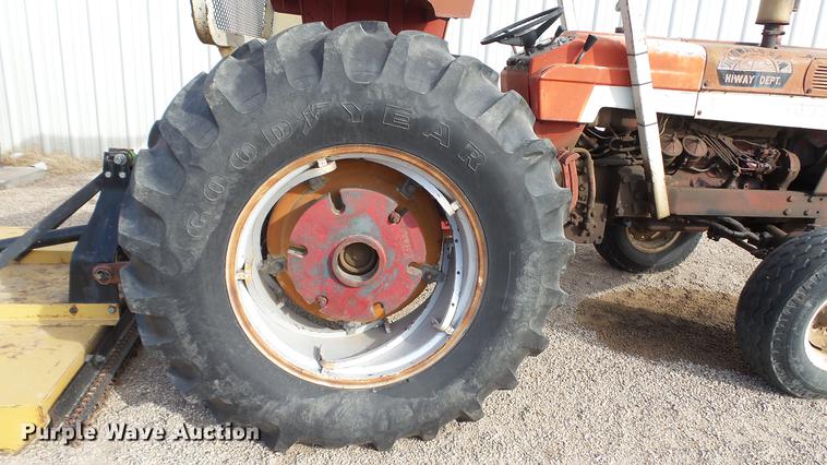 image for item DC5672 1972 International 656 tractor