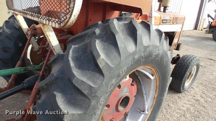 image for item DC5672 1972 International 656 tractor