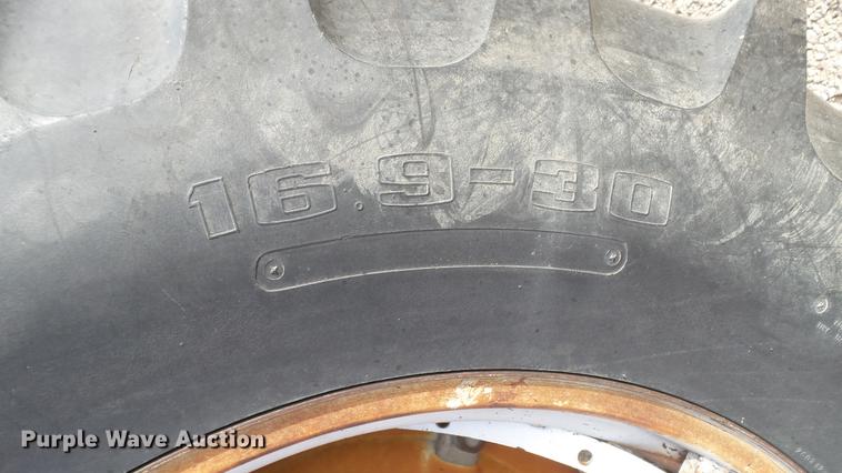 image for item DC5672 1972 International 656 tractor