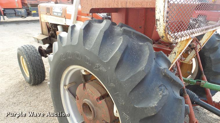 image for item DC5672 1972 International 656 tractor