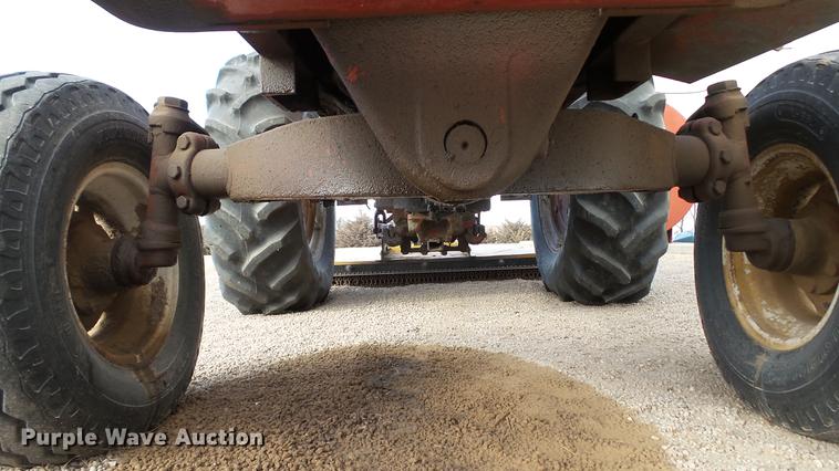 image for item DC5672 1972 International 656 tractor