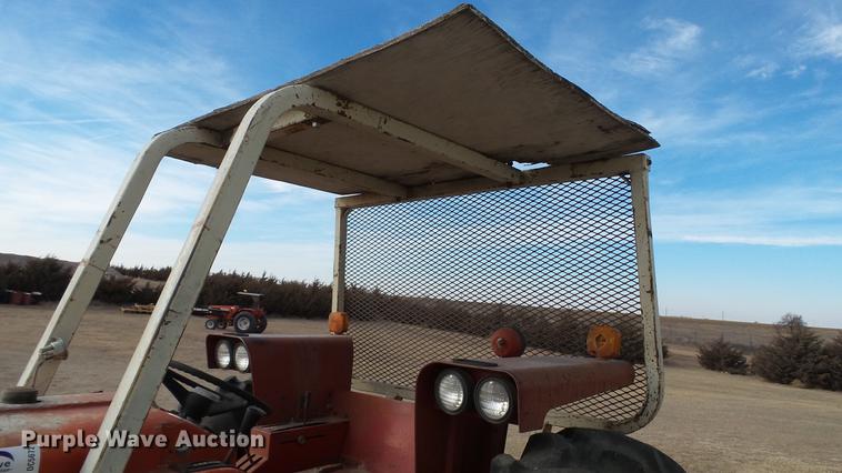 image for item DC5672 1972 International 656 tractor