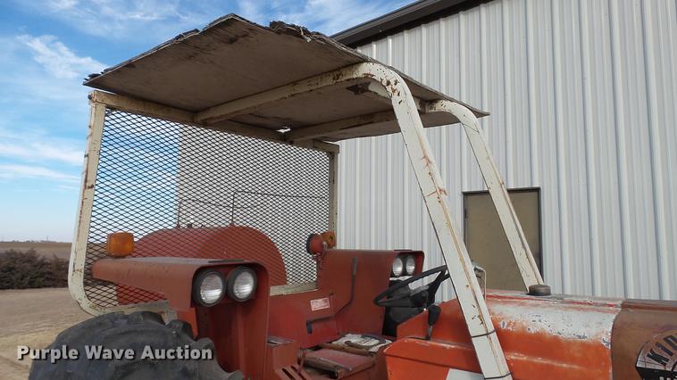 image for item DC5672 1972 International 656 tractor