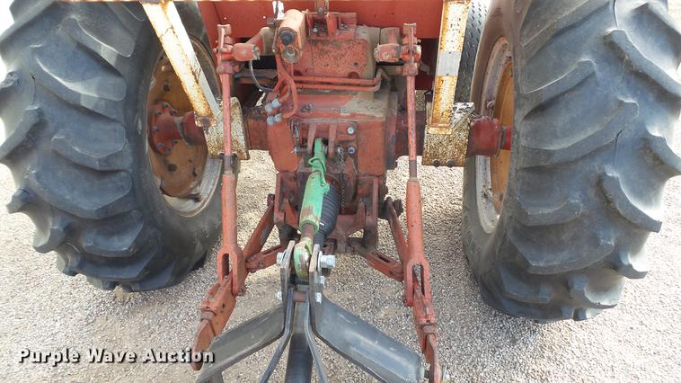 image for item DC5672 1972 International 656 tractor