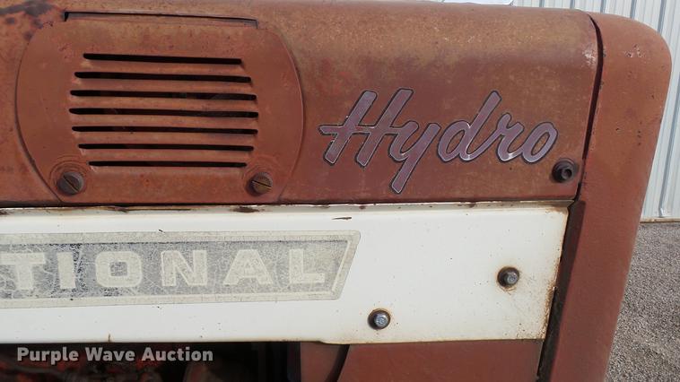 image for item DC5672 1972 International 656 tractor