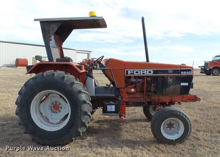 image for item DC5673 1994 Ford 6640 tractor