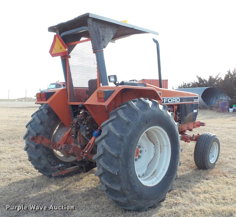 image for item DC5673 1994 Ford 6640 tractor