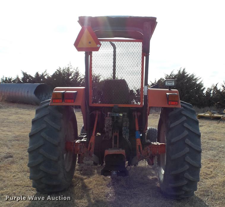 image for item DC5673 1994 Ford 6640 tractor