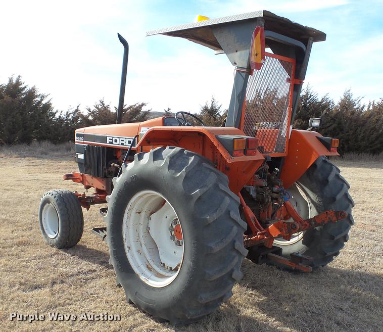 image for item DC5673 1994 Ford 6640 tractor